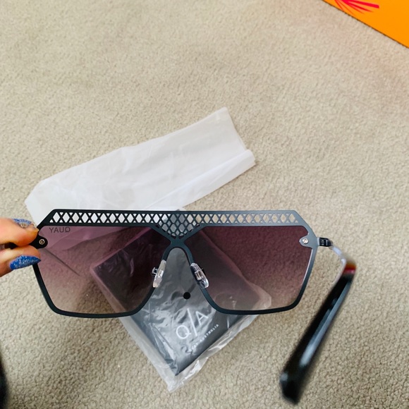 Flash sale Quay sunglasses 🕶 - Picture 4 of 5